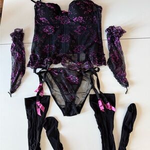 Elegant Black and Purple Lace 6 piece Lingerie Set. Size 36B, Waist 28”.